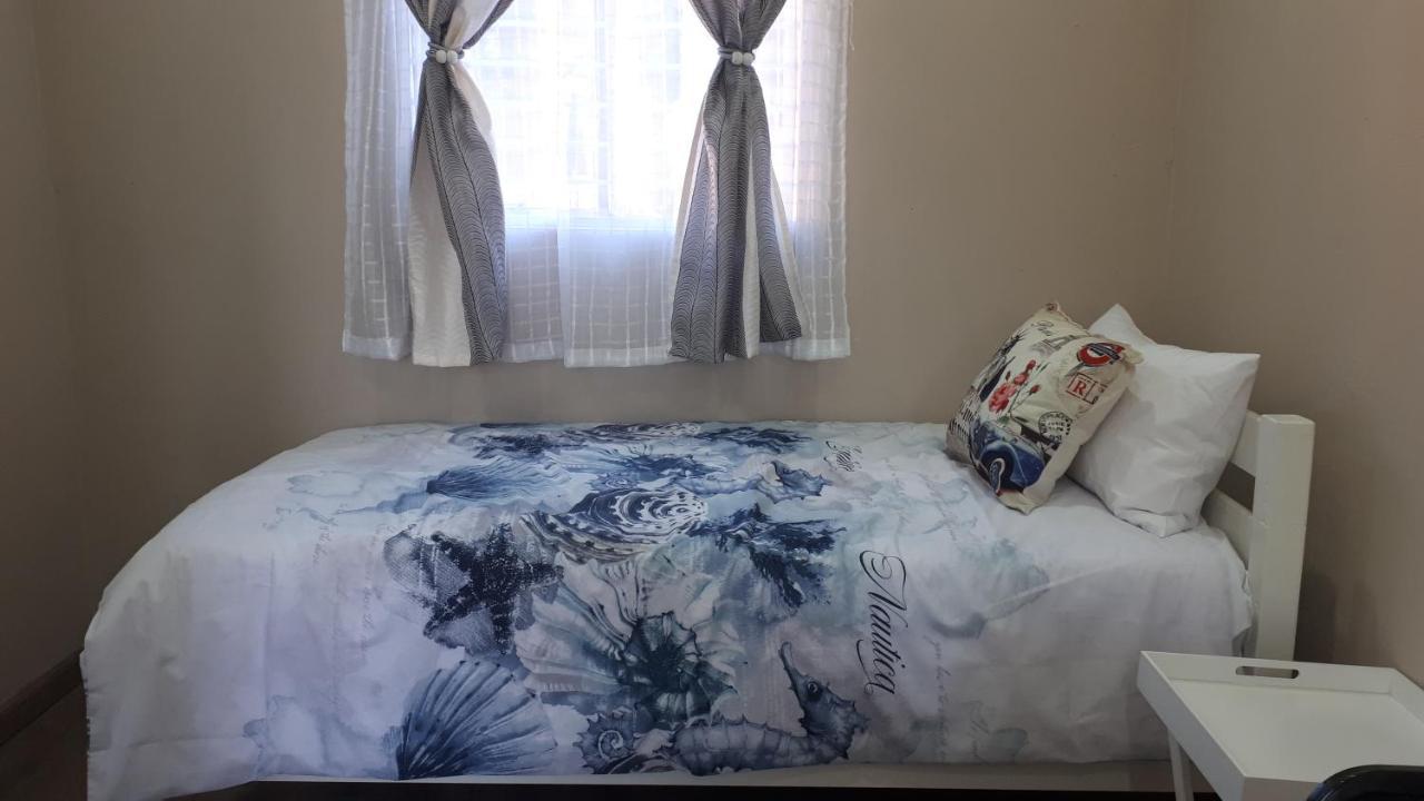 Relax In Aberdeen Johannesburg Bagian luar foto