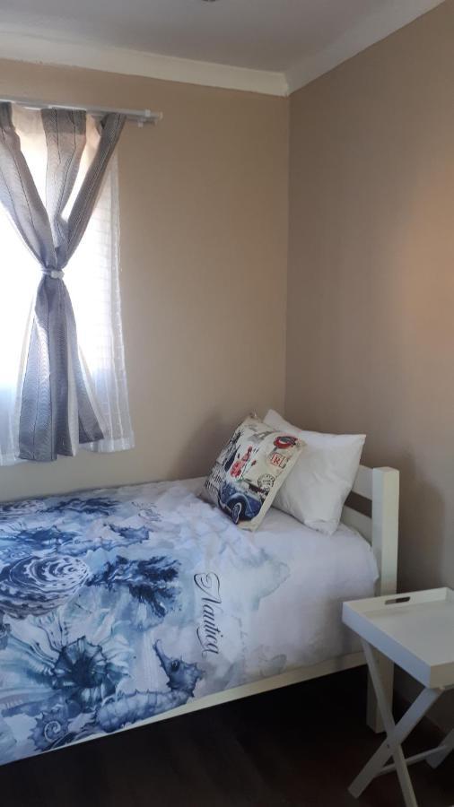 Relax In Aberdeen Johannesburg Bagian luar foto