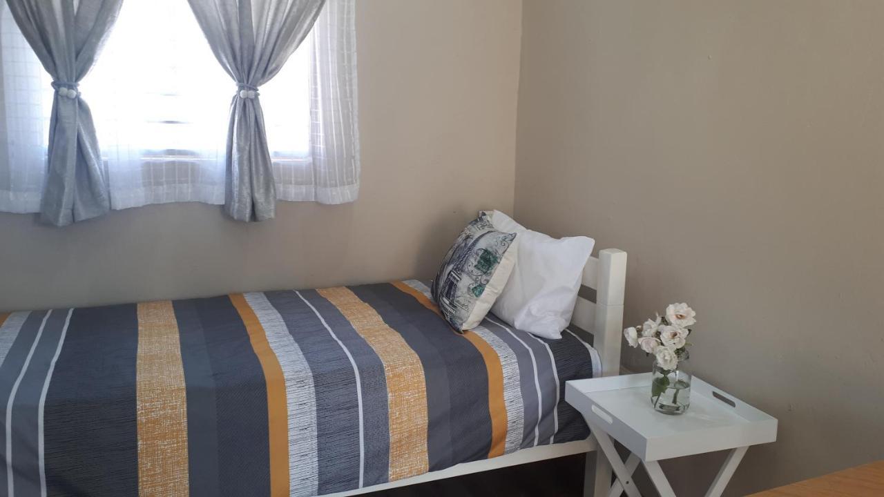 Relax In Aberdeen Johannesburg Bagian luar foto