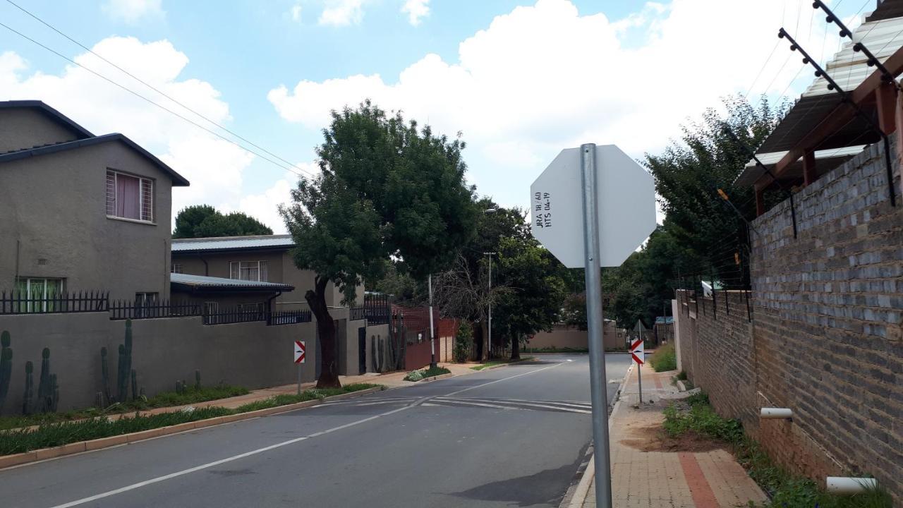 Relax In Aberdeen Johannesburg Bagian luar foto