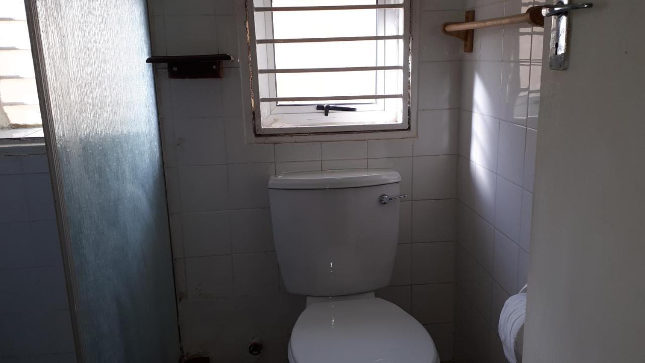 Relax In Aberdeen Johannesburg Bagian luar foto